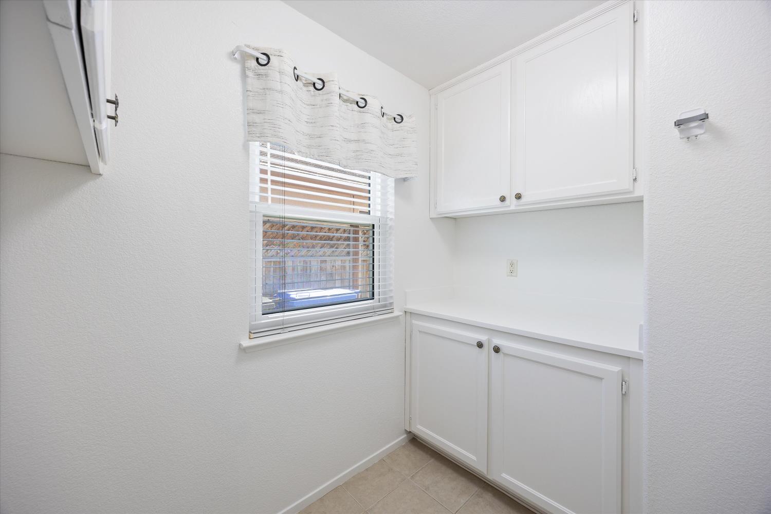 Detail Gallery Image 35 of 40 For 2929 Turnbuckle Cir, Elk Grove,  CA 95758 - 4 Beds | 2/1 Baths