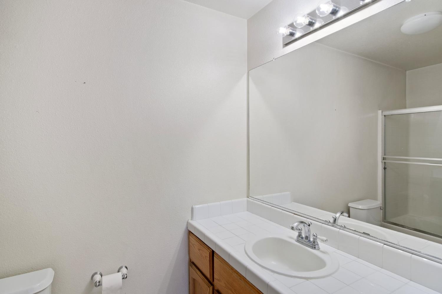 Detail Gallery Image 14 of 28 For 2711 Cameron Park Dr, Ceres,  CA 95307 - 3 Beds | 2 Baths