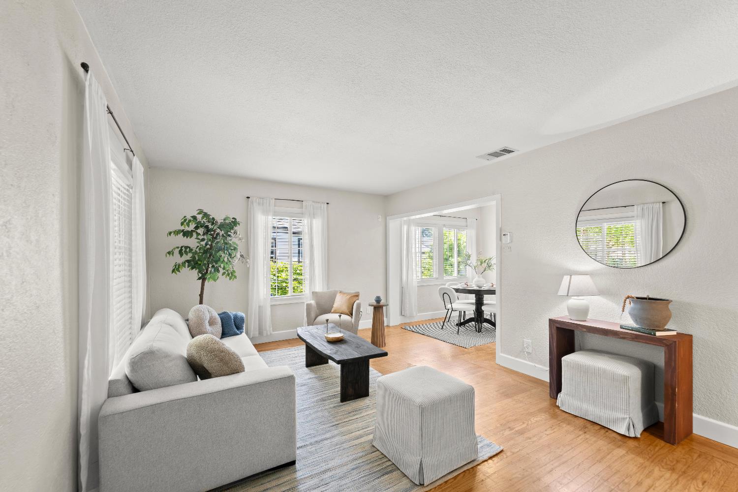 Detail Gallery Image 8 of 51 For 3914 12th Ave, Sacramento,  CA 95817 - 2 Beds | 1 Baths