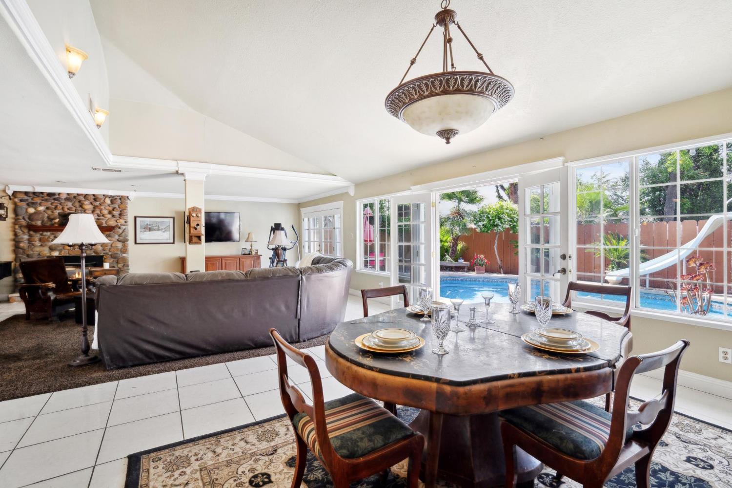 Detail Gallery Image 14 of 24 For 1428 Chelsea Way, Stockton,  CA 95209 - 3 Beds | 2 Baths