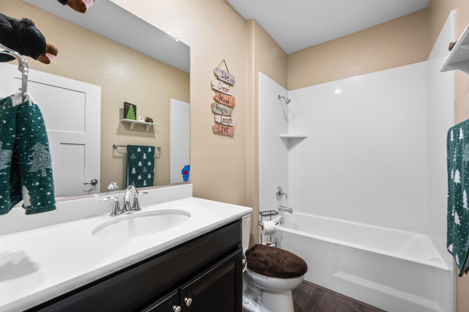 Detail Gallery Image 8 of 44 For 4811 Copper Sunset Way, Rancho Cordova,  CA 95742 - 5 Beds | 3 Baths