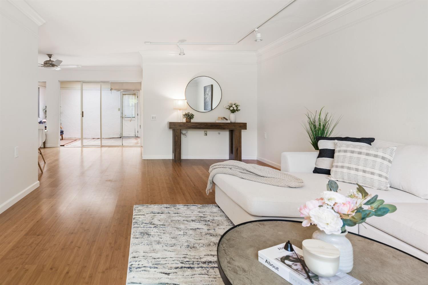 Detail Gallery Image 8 of 28 For 1833 Skycrest Dr #2,  Walnut Creek,  CA 94595 - 2 Beds | 2 Baths