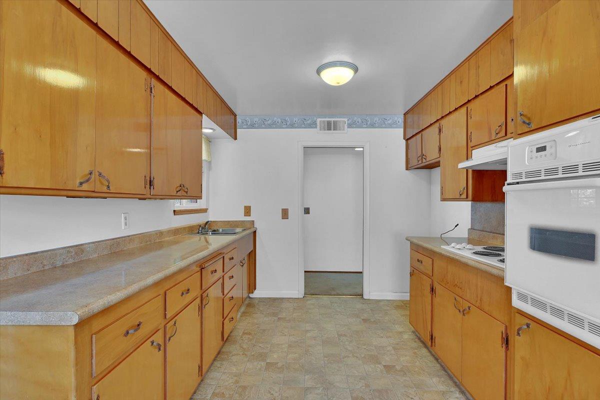 Detail Gallery Image 9 of 33 For 2410 N Township Rd, Yuba City,  CA 95993 - 3 Beds | 2 Baths