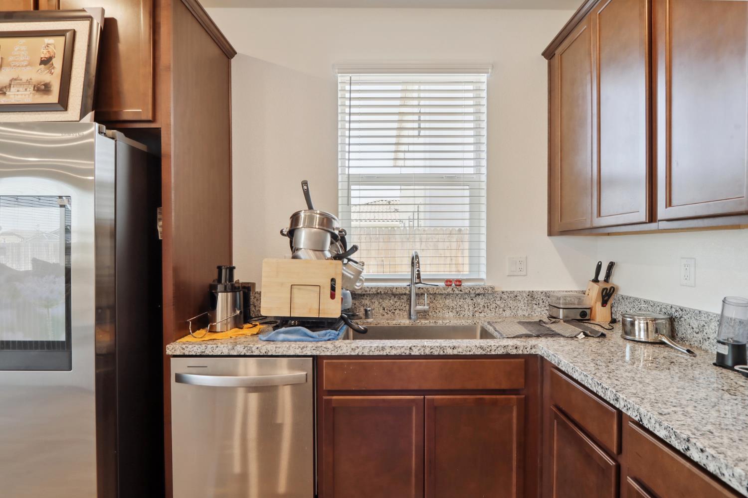 Detail Gallery Image 14 of 37 For 8628 Lakha Cir, Sacramento,  CA 95828 - 4 Beds | 2 Baths