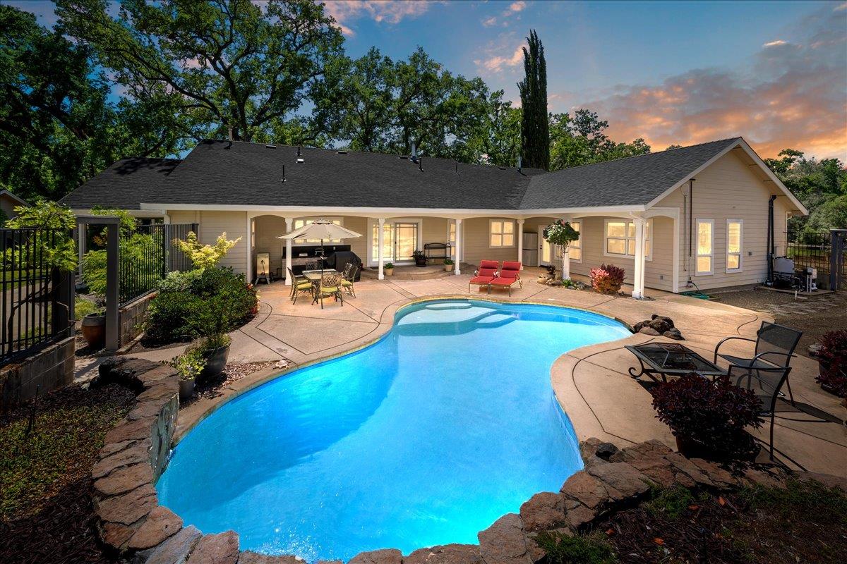 Detail Gallery Image 3 of 69 For 2951 N Shingle Rd, Shingle Springs,  CA 95682 - 3 Beds | 3 Baths