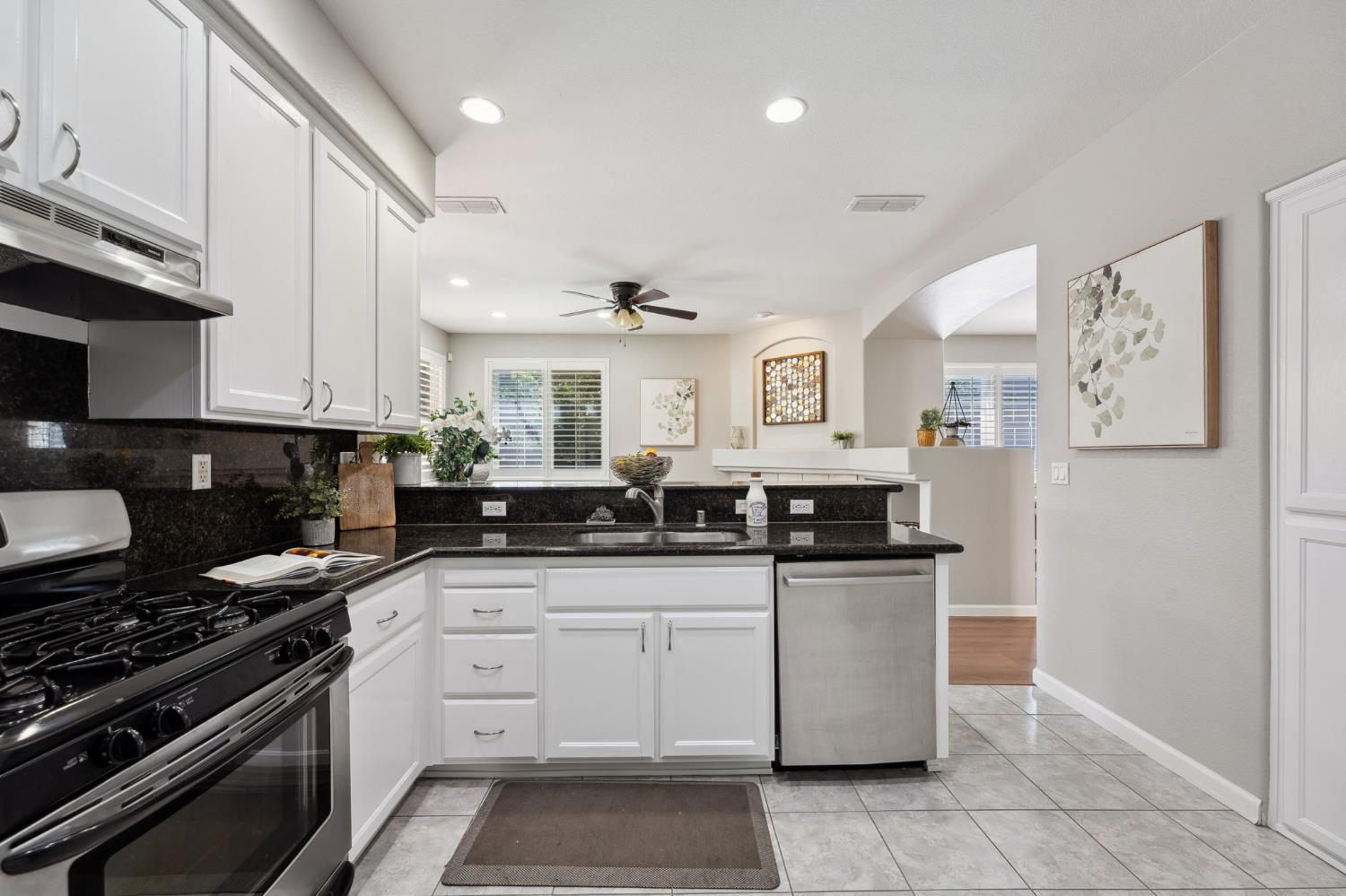 Detail Gallery Image 15 of 30 For 2192 Sherington Way, Sacramento,  CA 95835 - 3 Beds | 2 Baths