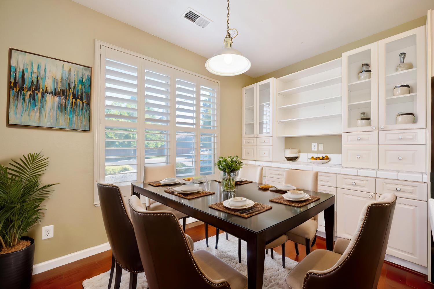 Detail Gallery Image 5 of 48 For 10134 Creek Trail Cir, Stockton,  CA 95209 - 3 Beds | 2 Baths