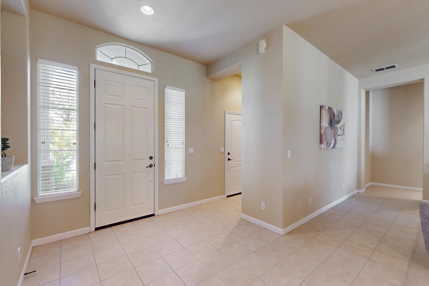 Detail Gallery Image 4 of 76 For 1868 Kendall Ct, Yuba City,  CA 95993 - 4 Beds | 2/1 Baths