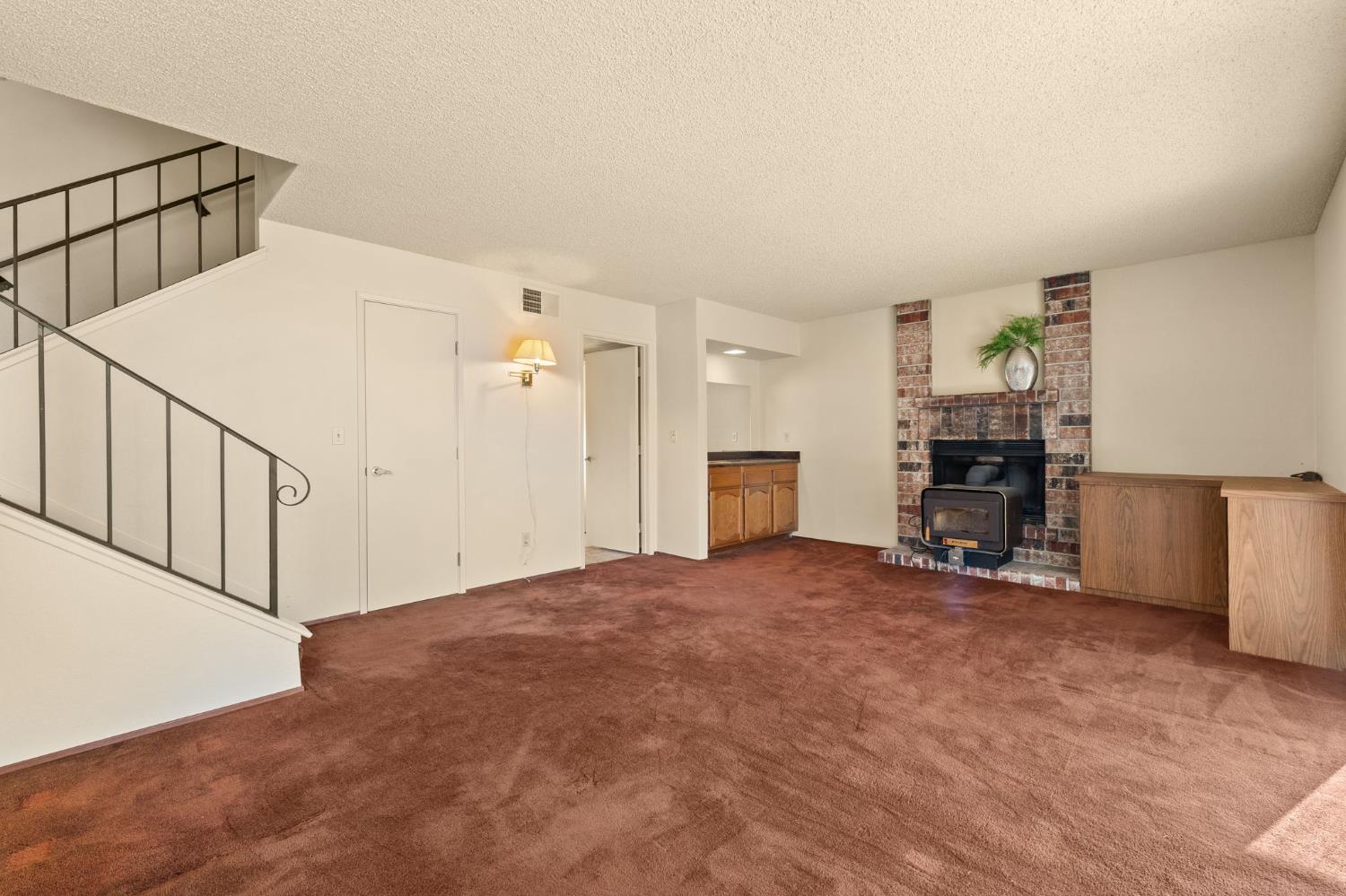 Detail Gallery Image 17 of 40 For 4195 Amapola Way, Sacramento,  CA 95823 - 4 Beds | 2/1 Baths