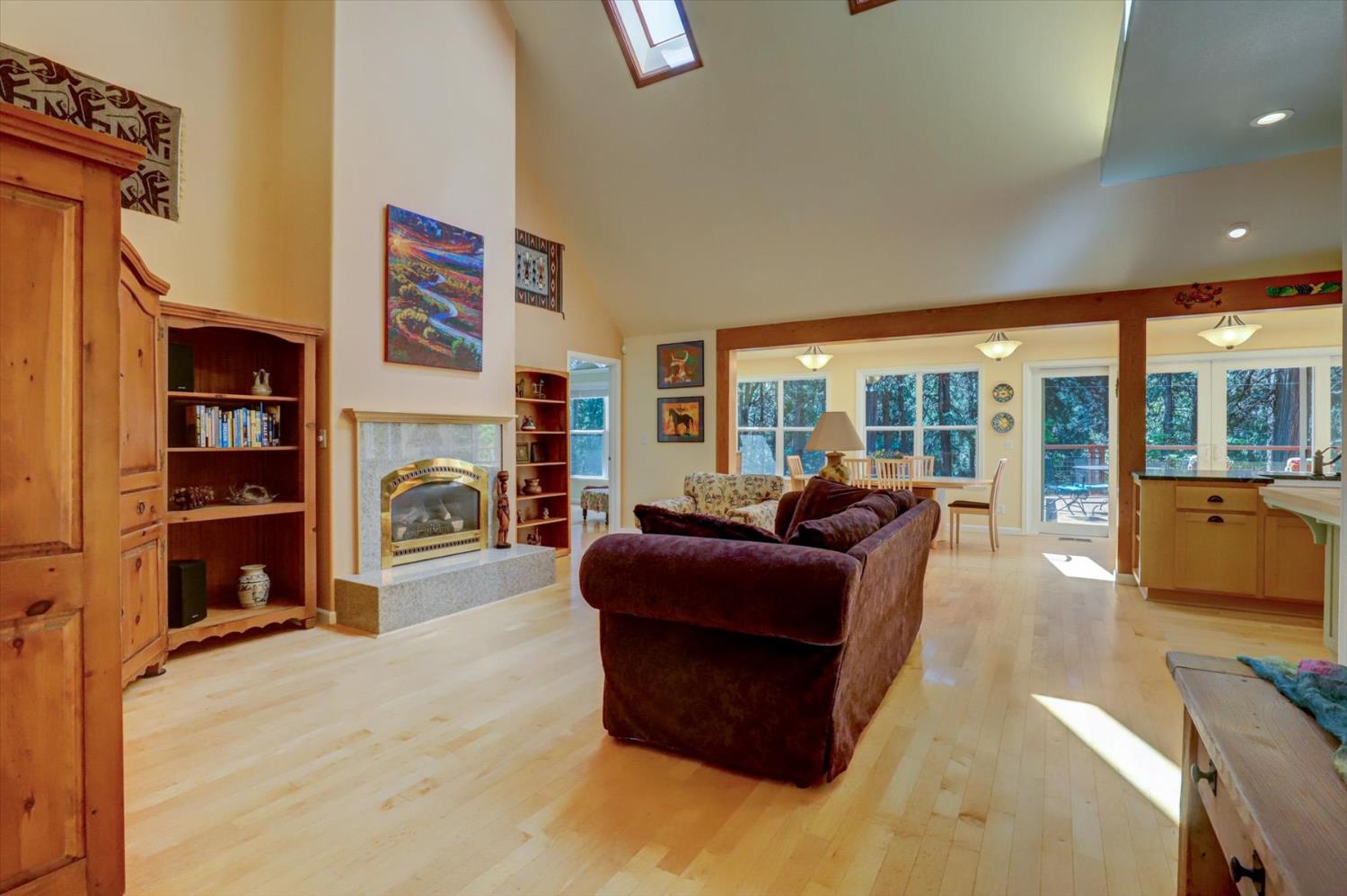 Detail Gallery Image 4 of 99 For 13459 Bass Trail, Grass Valley,  CA 95945 - 4 Beds | 3 Baths
