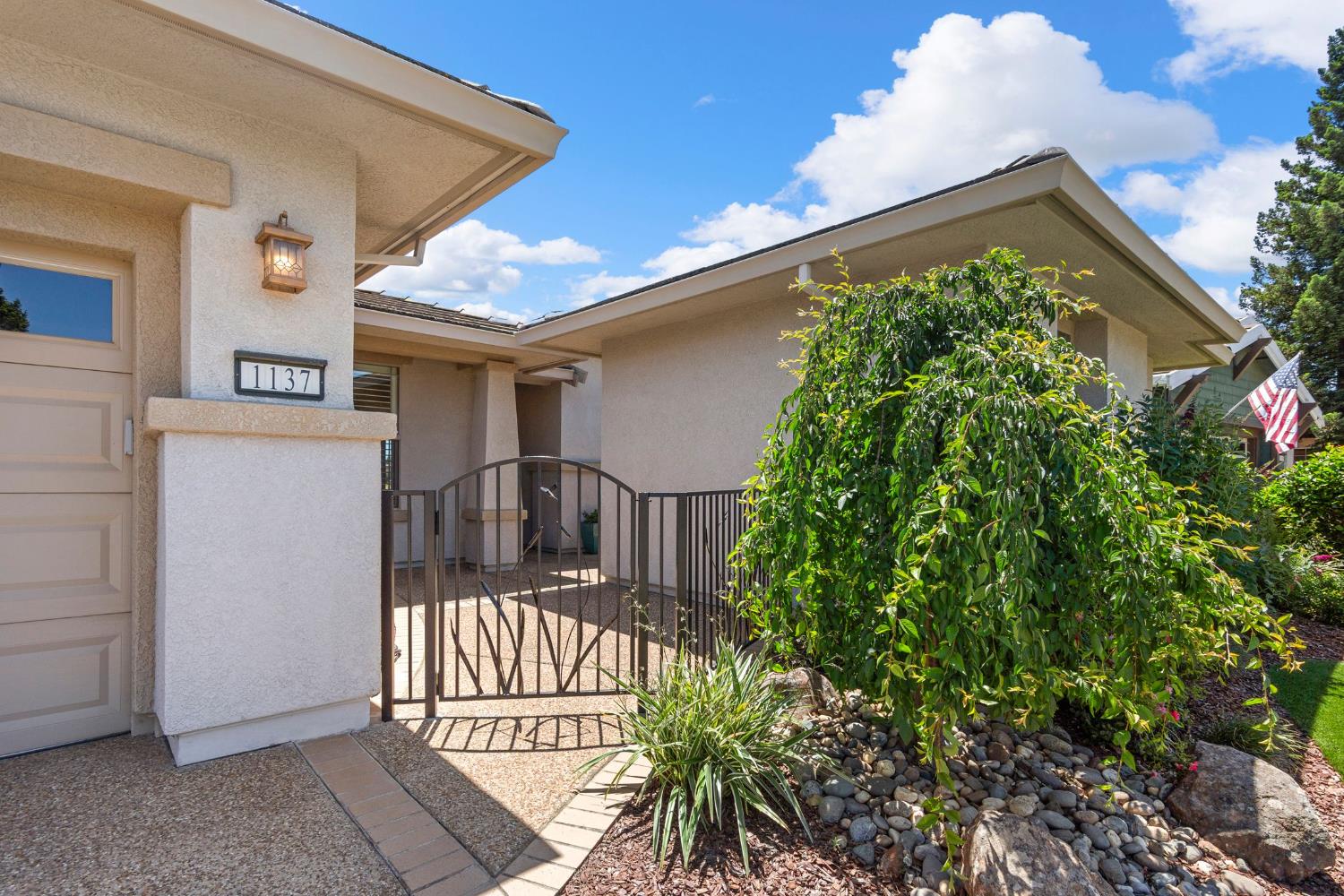 Detail Gallery Image 4 of 58 For 1137 Lasso Lake Ln, Lincoln,  CA 95648 - 3 Beds | 3 Baths