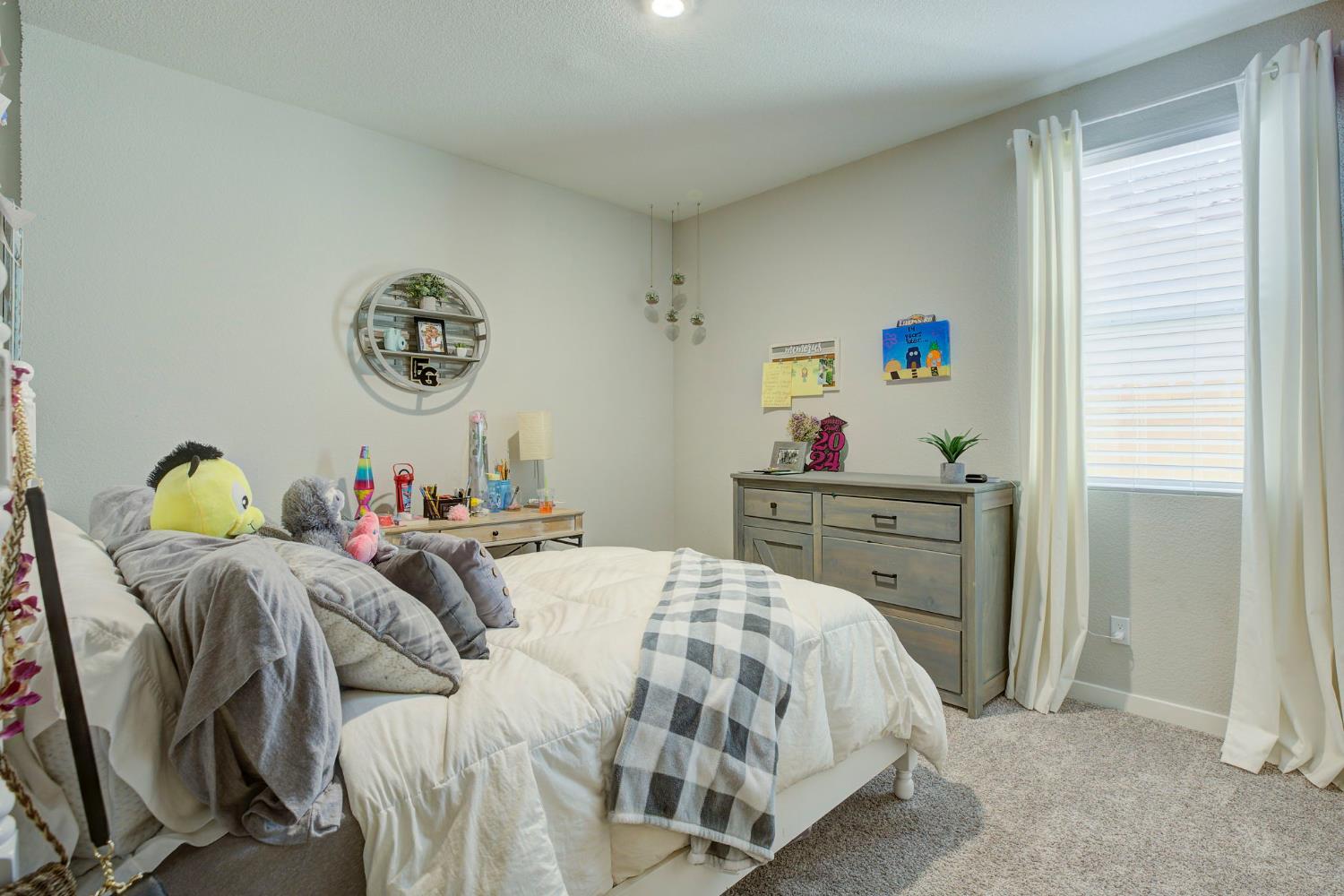 Detail Gallery Image 20 of 27 For 8755 Summer Sun Way, Elk Grove,  CA 95624 - 4 Beds | 3 Baths