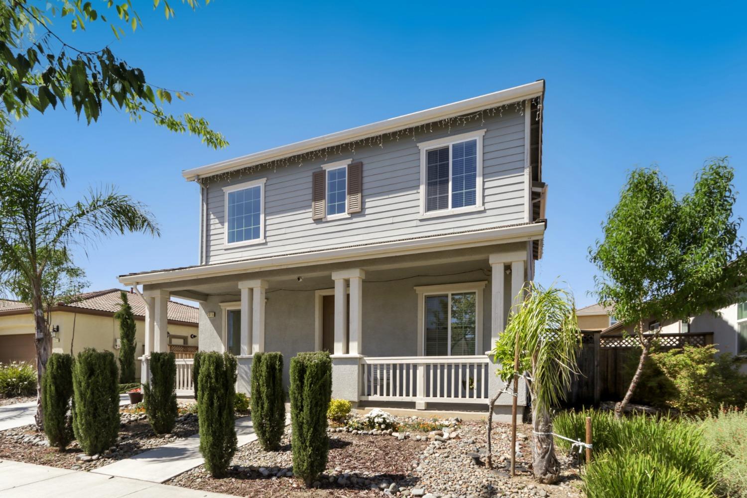 Detail Gallery Image 3 of 45 For 2015 Davis St, Woodland,  CA 95776 - 5 Beds | 3 Baths