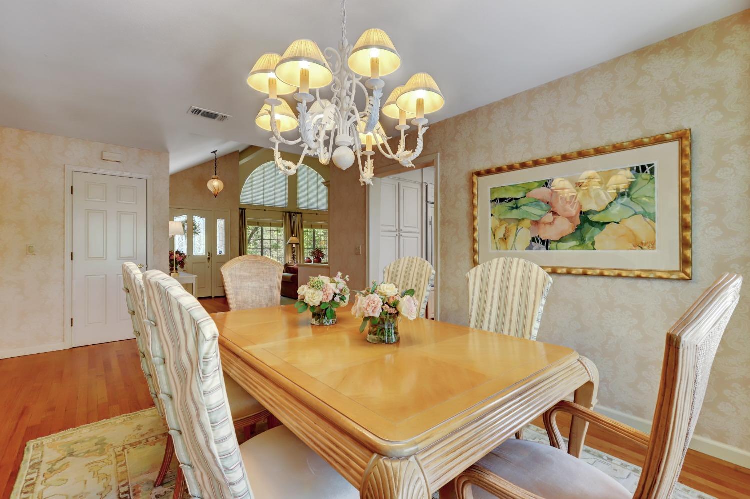 Detail Gallery Image 13 of 99 For 16949 Round Valley Cir, Grass Valley,  CA 95949 - 3 Beds | 2/1 Baths