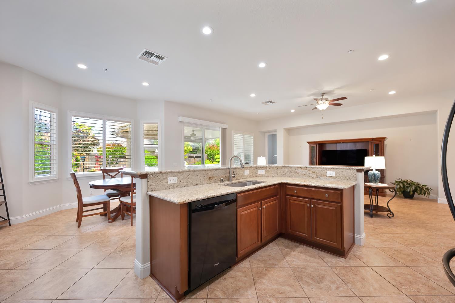 Detail Gallery Image 21 of 57 For 224 Aske Ct, Roseville,  CA 95747 - 3 Beds | 2 Baths