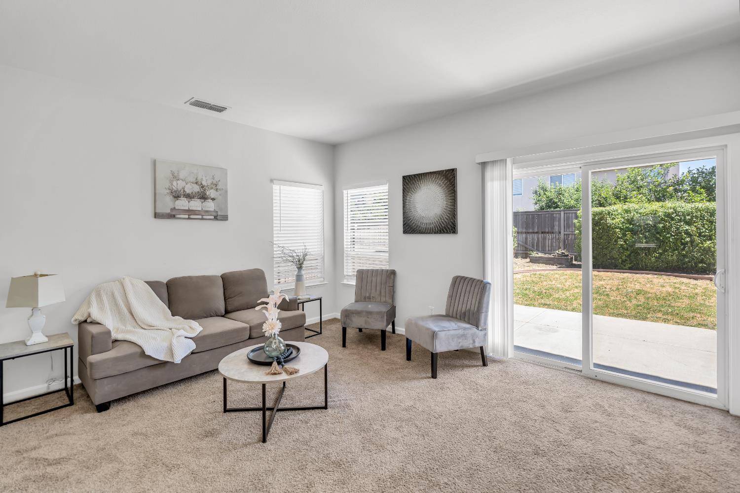 Detail Gallery Image 3 of 39 For 5342 Alvoca Way, Sacramento,  CA 95835 - 5 Beds | 3 Baths