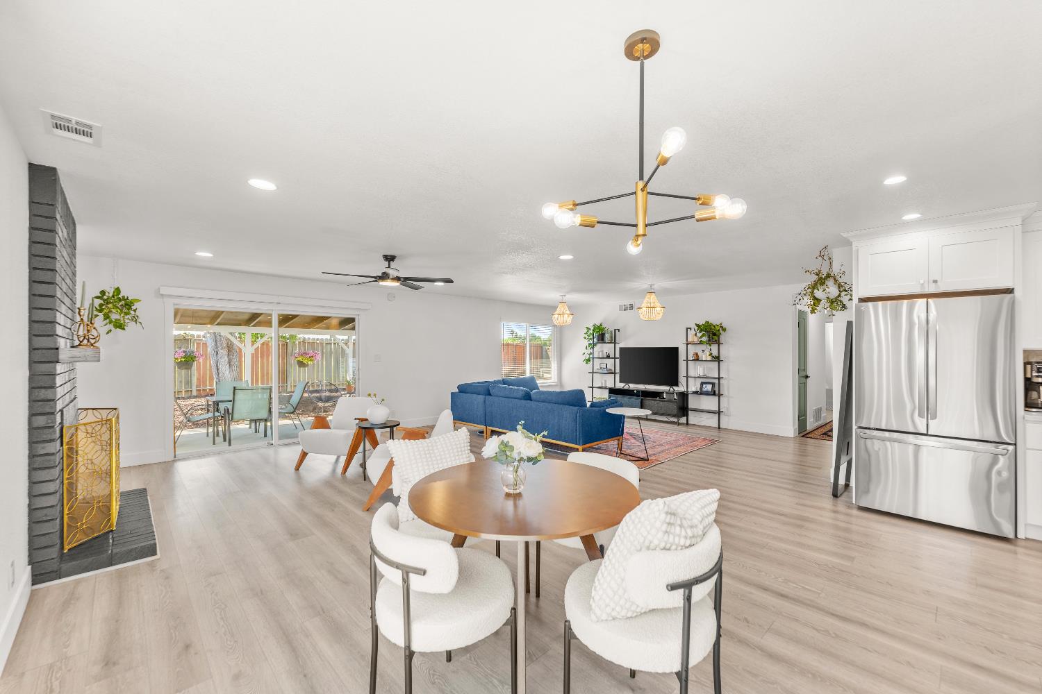 Detail Gallery Image 13 of 33 For 6840 Kettering Cir, Fair Oaks,  CA 95628 - 3 Beds | 2 Baths