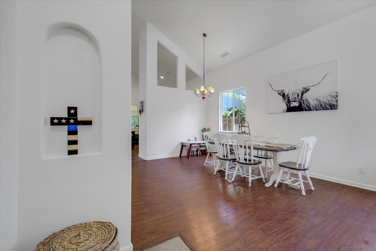 Detail Gallery Image 5 of 47 For 2189 Stonewater Dr, Yuba City,  CA 95991 - 4 Beds | 2/1 Baths
