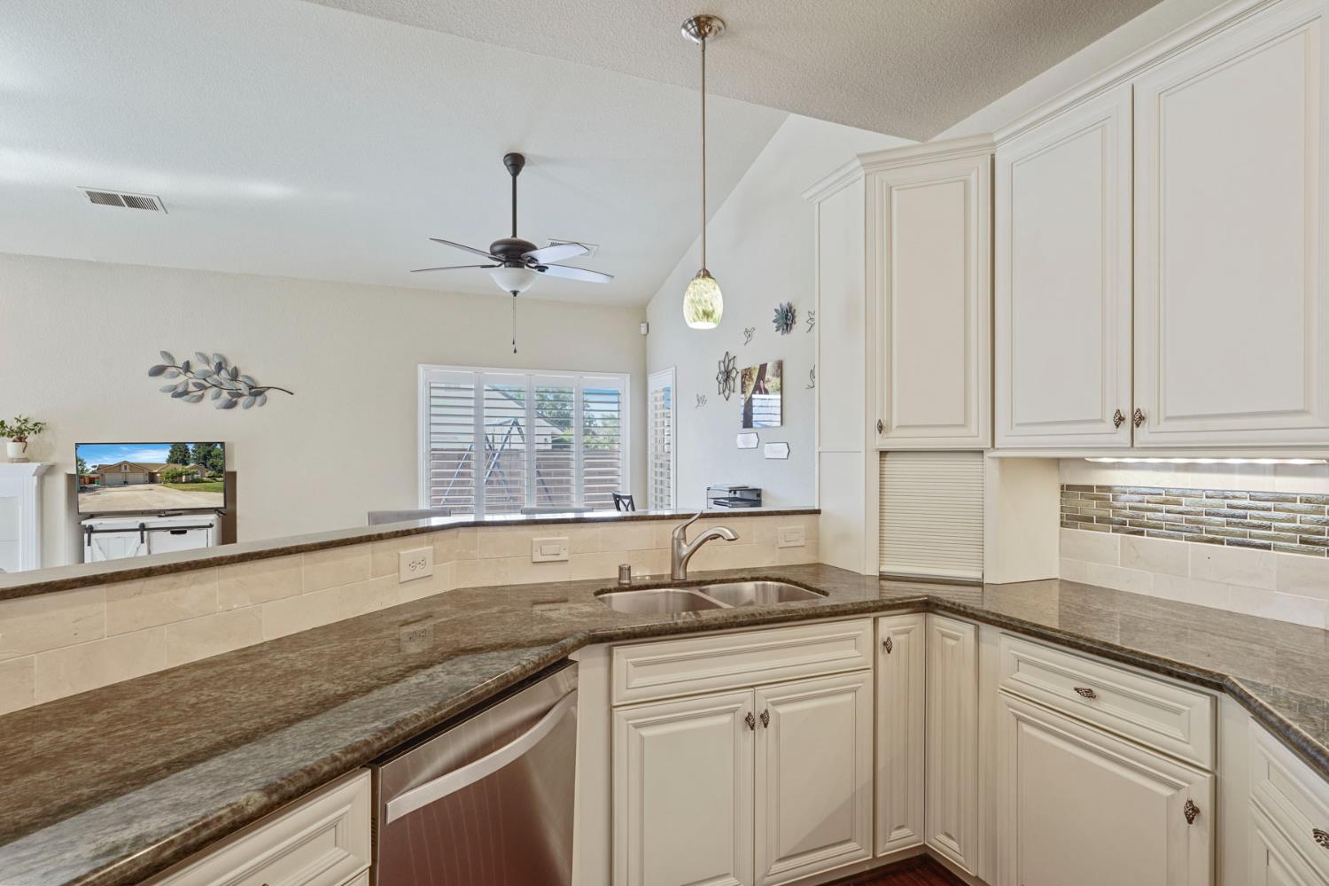 Detail Gallery Image 10 of 36 For 890 Alder Pl, Lodi,  CA 95242 - 3 Beds | 2 Baths