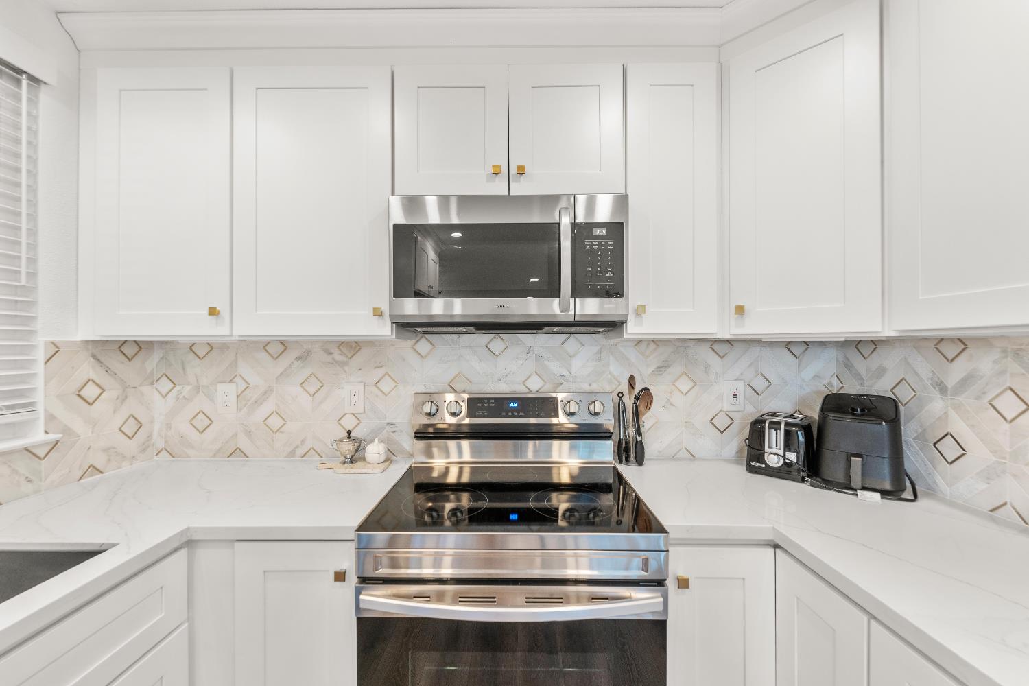 Detail Gallery Image 11 of 33 For 6840 Kettering Cir, Fair Oaks,  CA 95628 - 3 Beds | 2 Baths