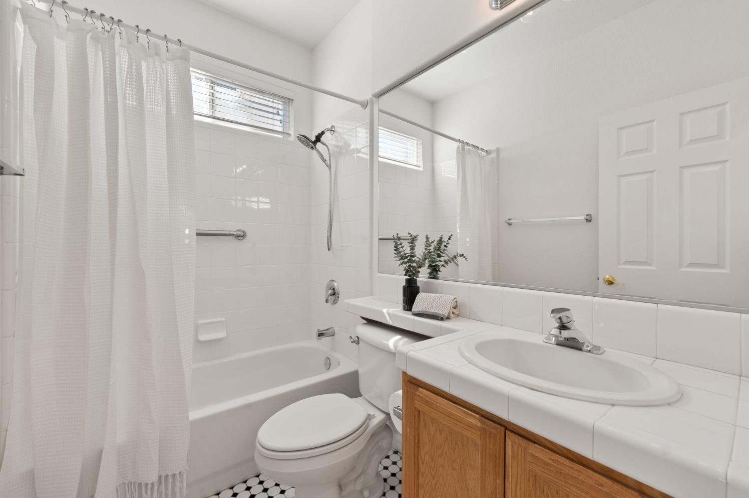 Detail Gallery Image 23 of 53 For 1889 Broadford Dr, Folsom,  CA 95630 - 4 Beds | 3 Baths