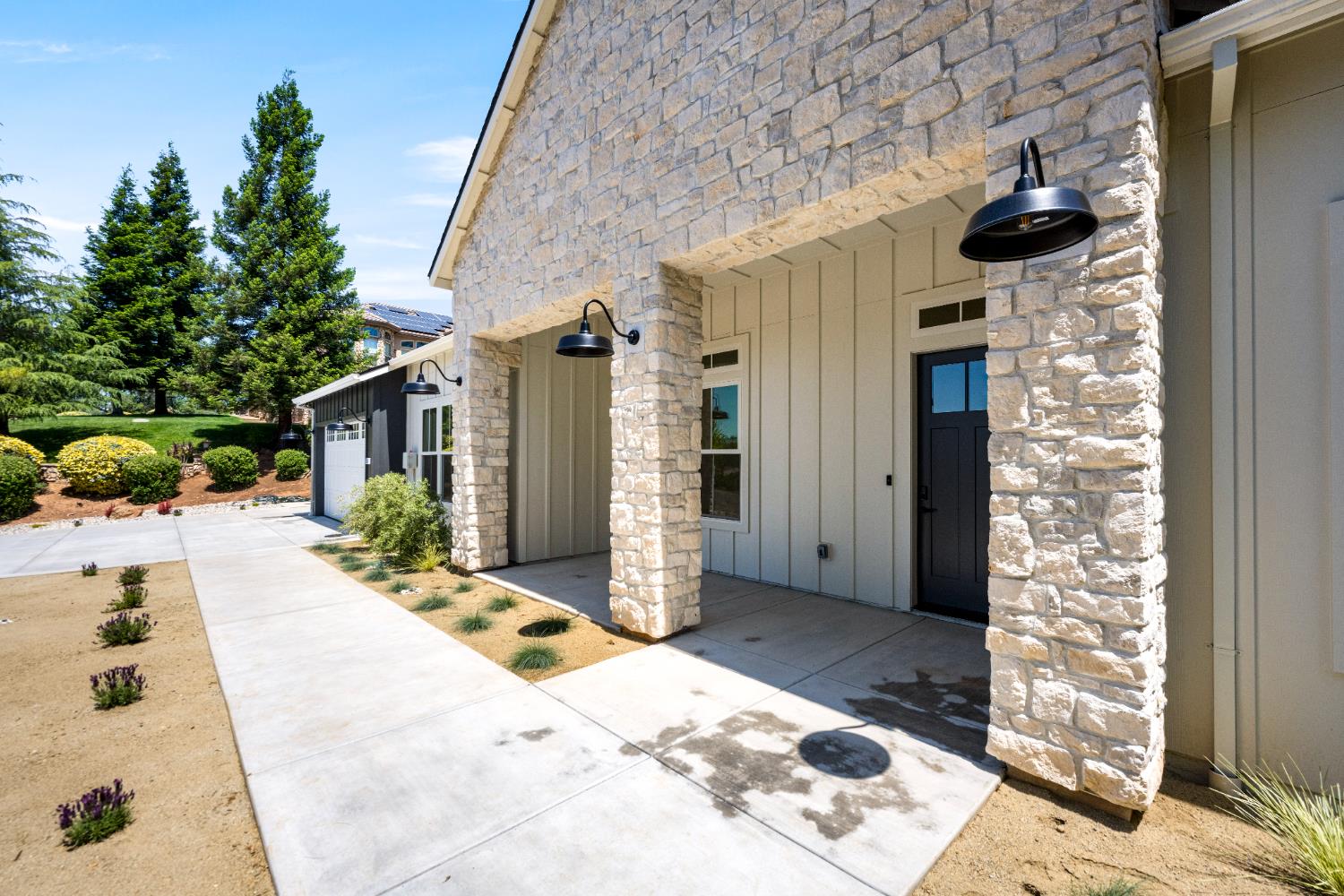 Detail Gallery Image 3 of 47 For 12907 Austin Forest Cir, Auburn,  CA 95602 - 4 Beds | 3 Baths