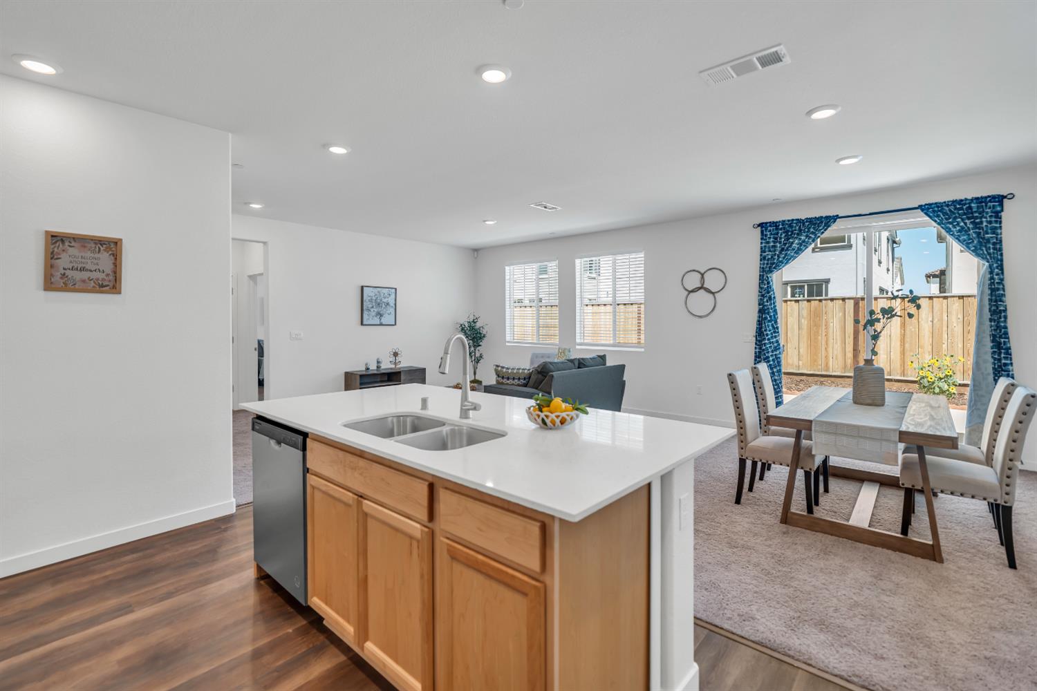 Detail Gallery Image 11 of 38 For 10109 Zane Way, Elk Grove,  CA 95757 - 3 Beds | 2 Baths