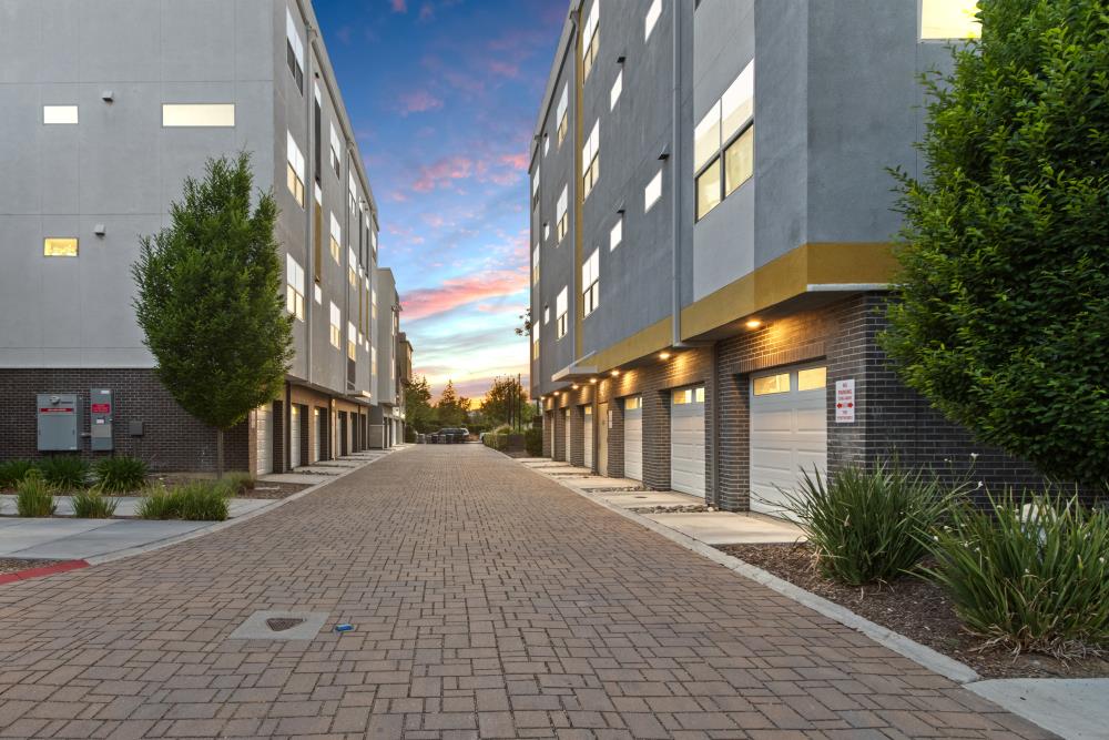 Detail Gallery Image 46 of 73 For 451 Tailoff Ln #401,  Sacramento,  CA 95818 - 2 Beds | 3 Baths