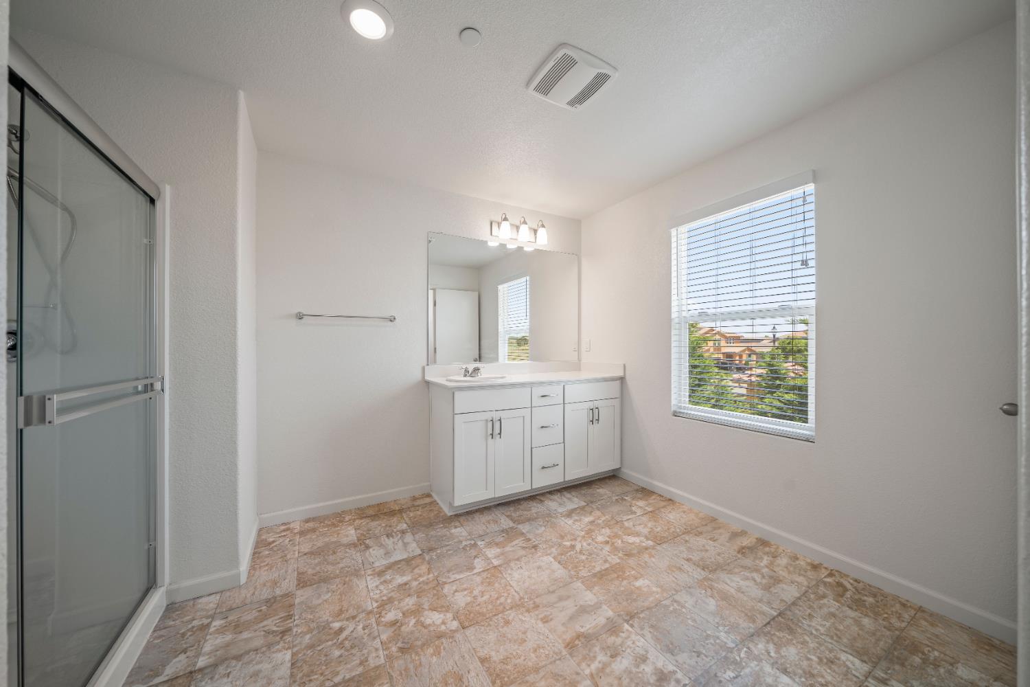 Detail Gallery Image 39 of 52 For 1602 Oleander Ave, Manteca,  CA 95337 - 5 Beds | 3 Baths