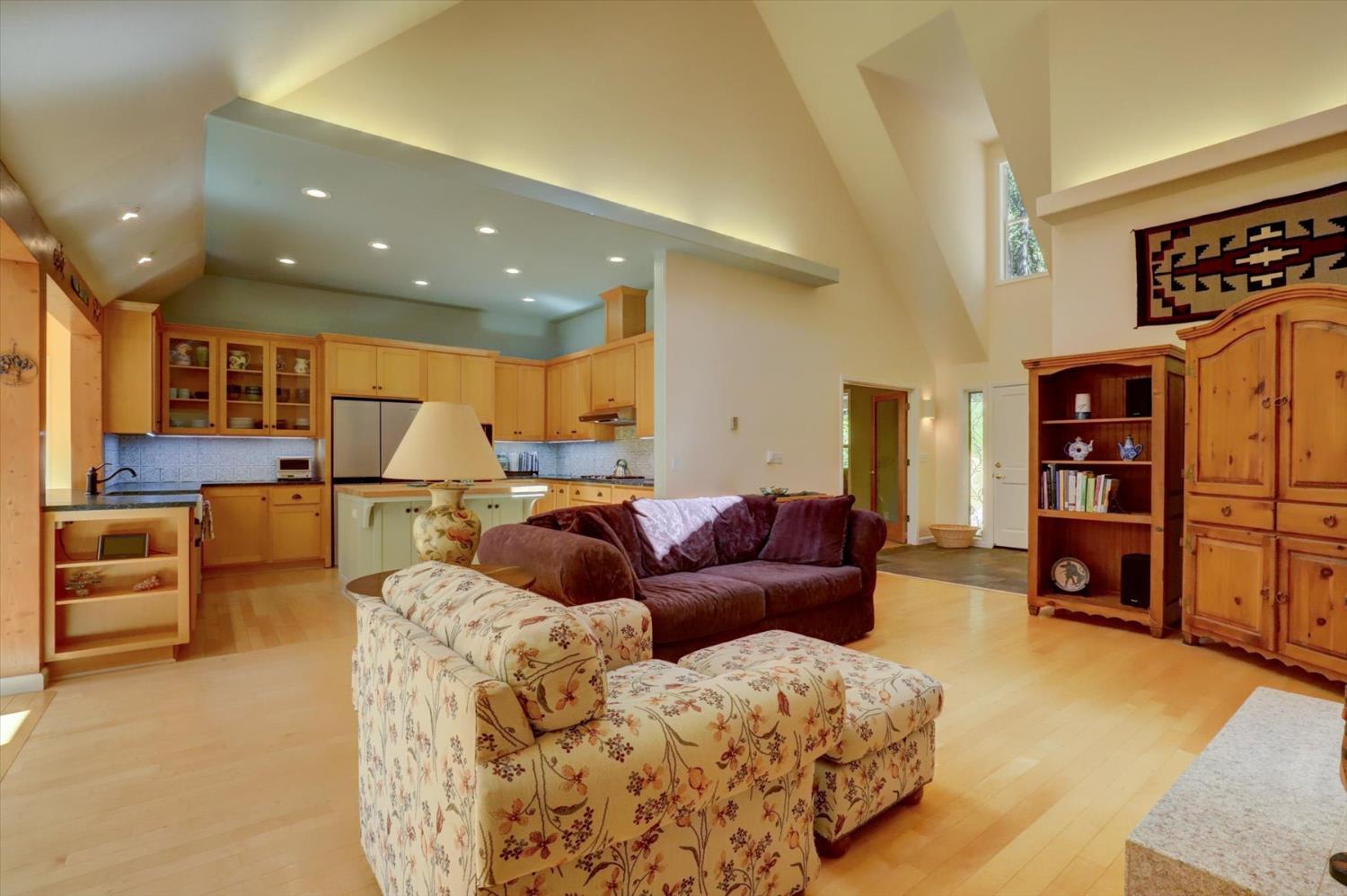 Detail Gallery Image 16 of 99 For 13459 Bass Trail, Grass Valley,  CA 95945 - 4 Beds | 3 Baths