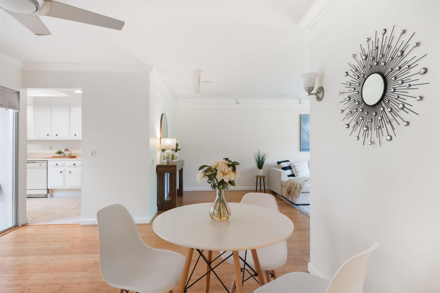 Detail Gallery Image 10 of 28 For 1833 Skycrest Dr #2,  Walnut Creek,  CA 94595 - 2 Beds | 2 Baths