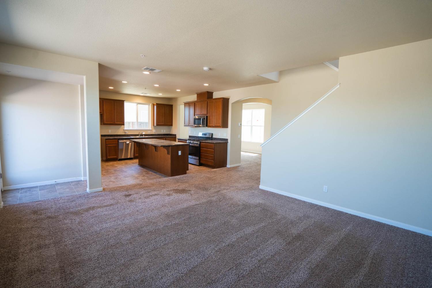Detail Gallery Image 5 of 29 For 732 Spreckels, King City,  CA 95355 - 4 Beds | 3 Baths