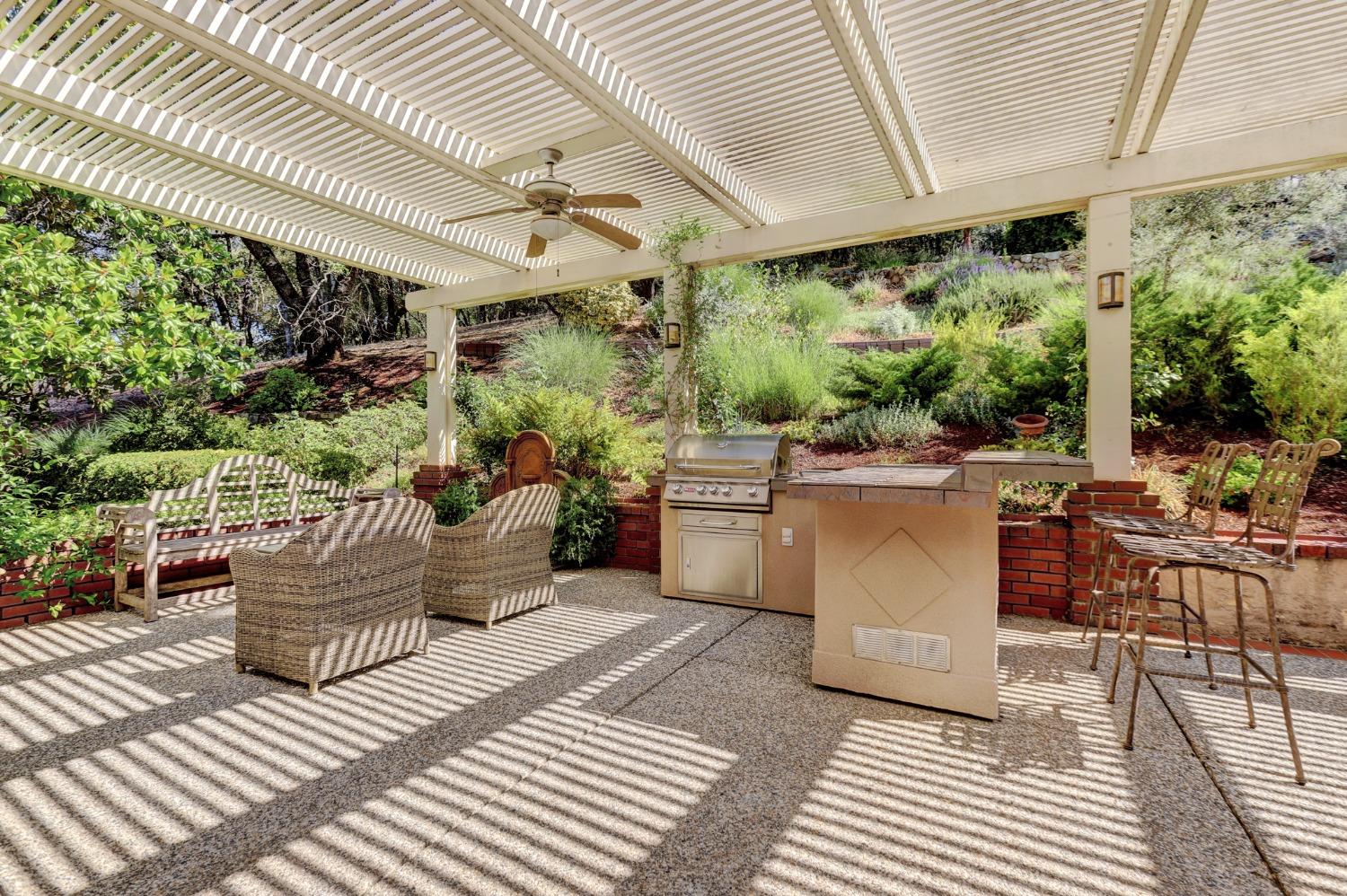 Detail Gallery Image 53 of 99 For 16949 Round Valley Cir, Grass Valley,  CA 95949 - 3 Beds | 2/1 Baths