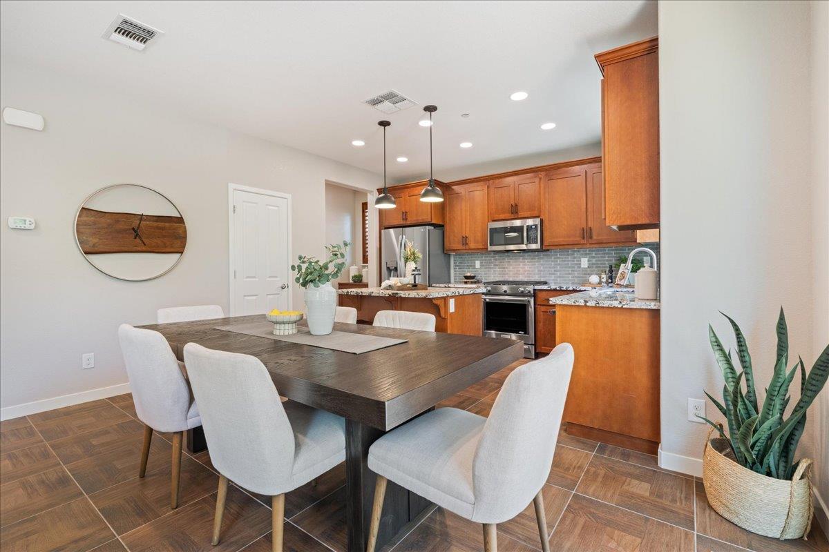 Detail Gallery Image 14 of 54 For 1032 Oakbriar Cir, Roseville,  CA 95747 - 4 Beds | 3 Baths