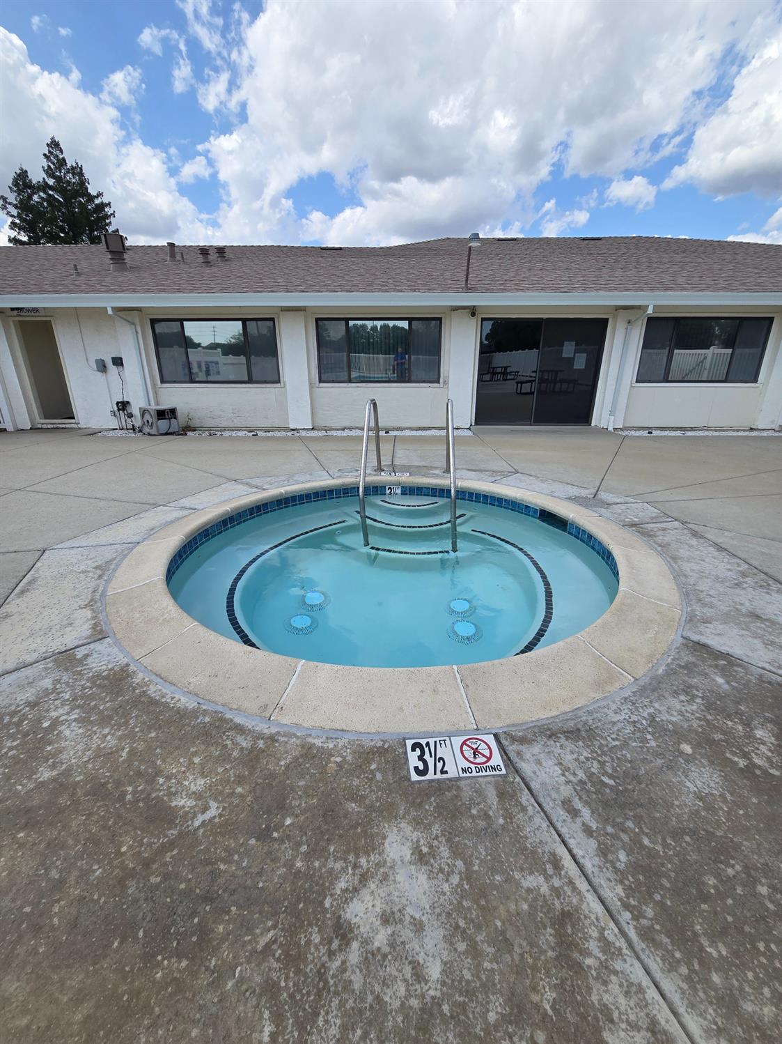 Detail Gallery Image 37 of 43 For 94 Bentley Ave, Sacramento,  CA 95823 - 3 Beds | 2 Baths