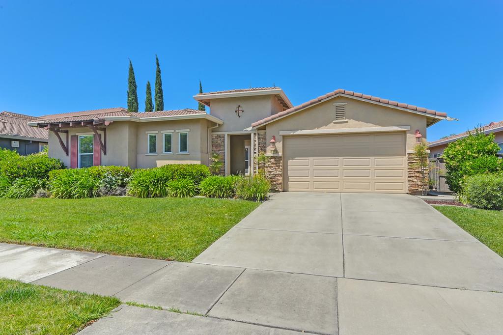 Detail Gallery Image 4 of 87 For 5729 Northborough Dr, Sacramento,  CA 95835 - 4 Beds | 3/1 Baths