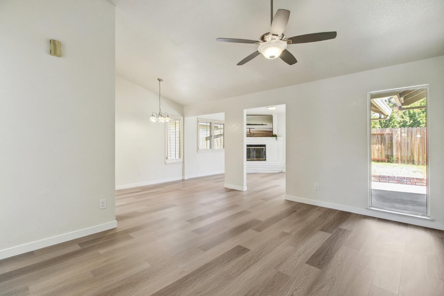 Detail Gallery Image 12 of 43 For 8135 Traver Ct, Sacramento,  CA 95828 - 3 Beds | 2 Baths