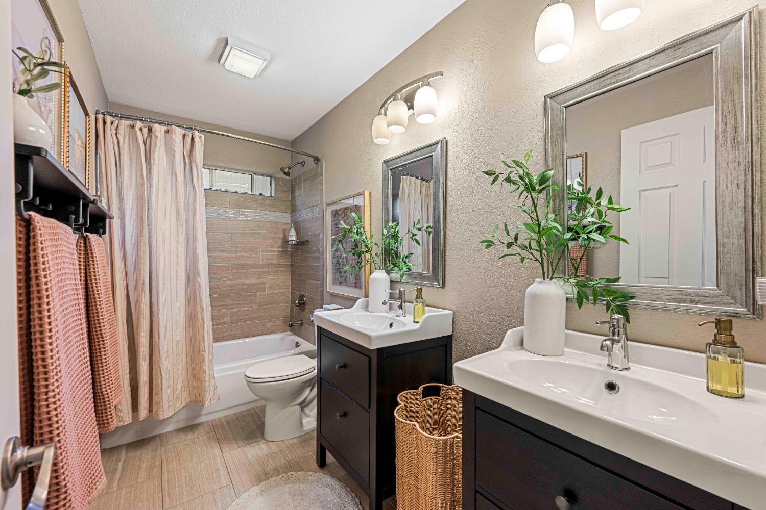 Detail Gallery Image 22 of 38 For 1470 Aberdeen Cir, Granite Bay,  CA 95746 - 4 Beds | 2 Baths