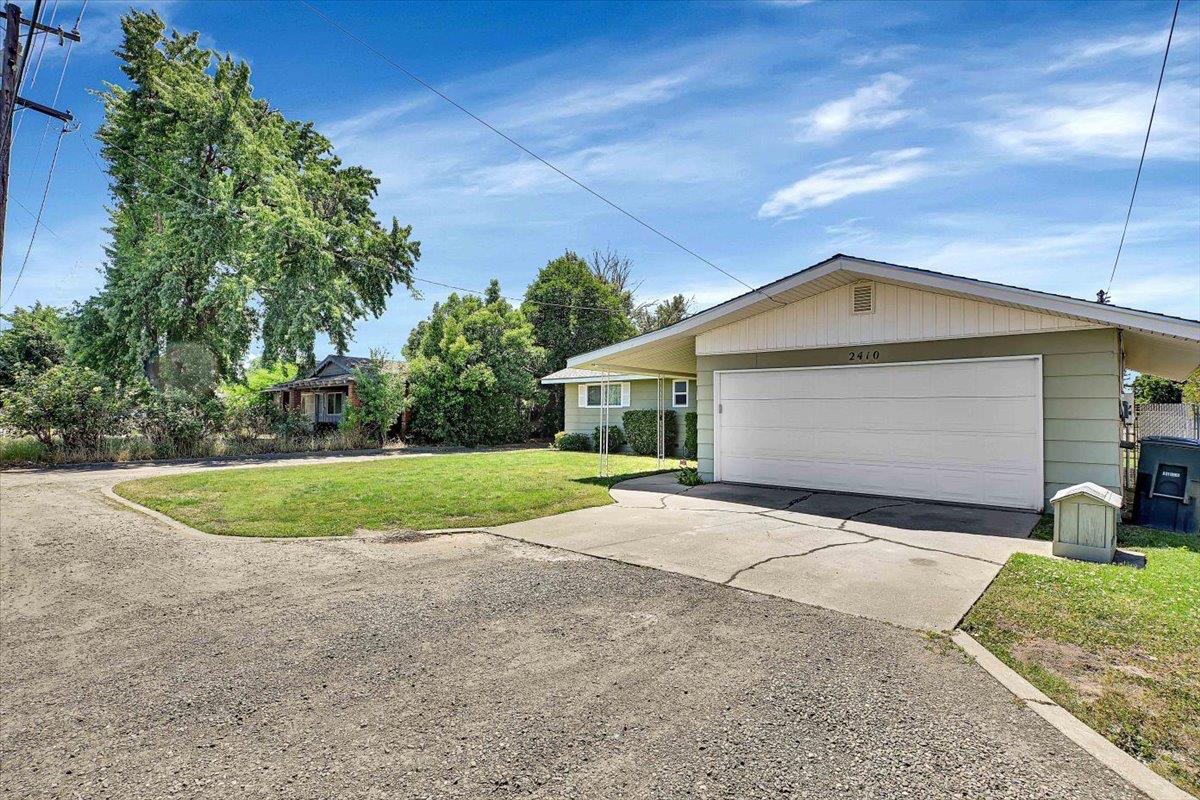 Detail Gallery Image 3 of 33 For 2410 N Township Rd, Yuba City,  CA 95993 - 3 Beds | 2 Baths