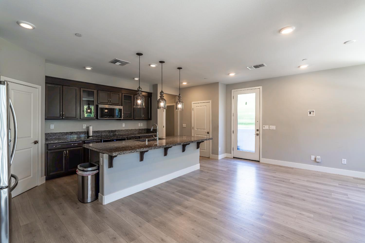 Detail Gallery Image 8 of 41 For 3080 Seaspray Walk, Sacramento,  CA 95833 - 3 Beds | 2/1 Baths