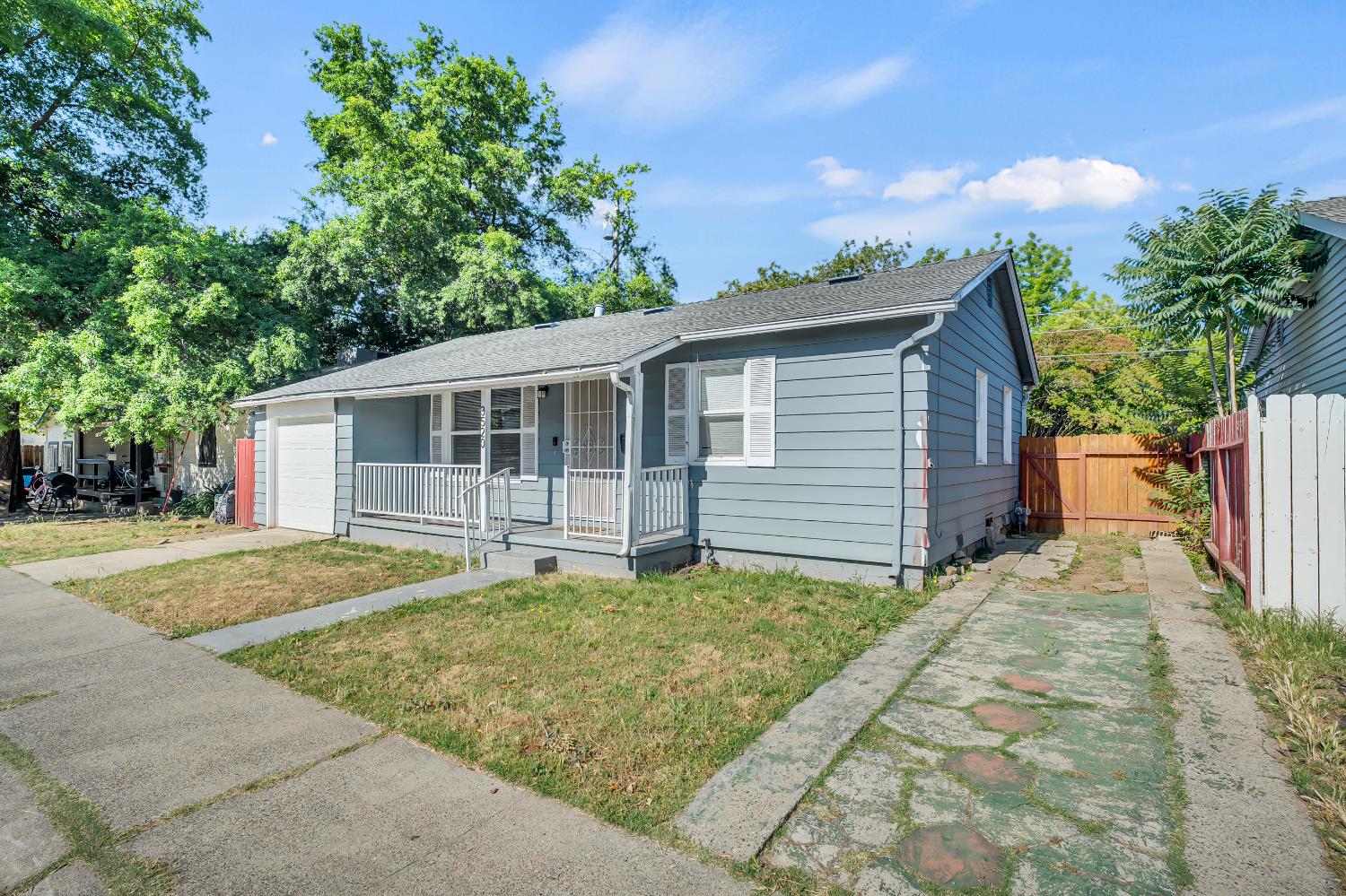 Detail Gallery Image 2 of 33 For 3520 San Jose Way, Sacramento,  CA 95817 - 2 Beds | 1 Baths