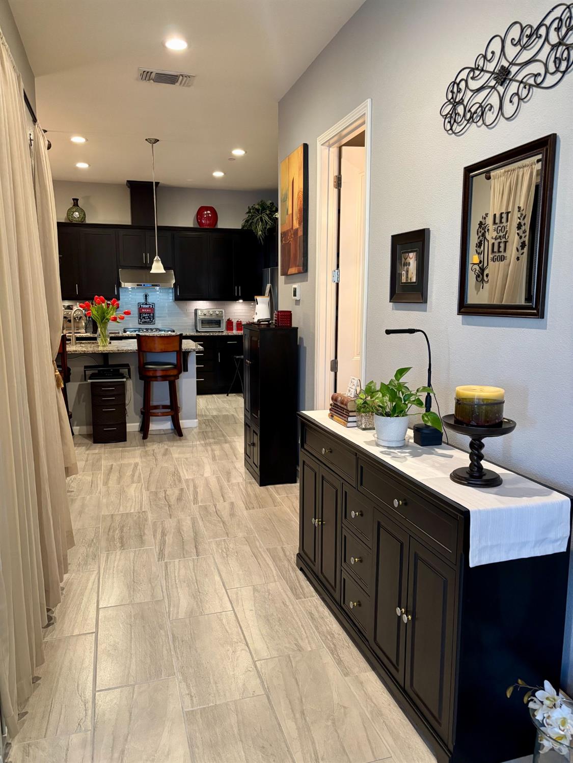 Detail Gallery Image 4 of 15 For 4348 Natomas Central Dr, Sacramento,  CA 95834 - 3 Beds | 2/1 Baths