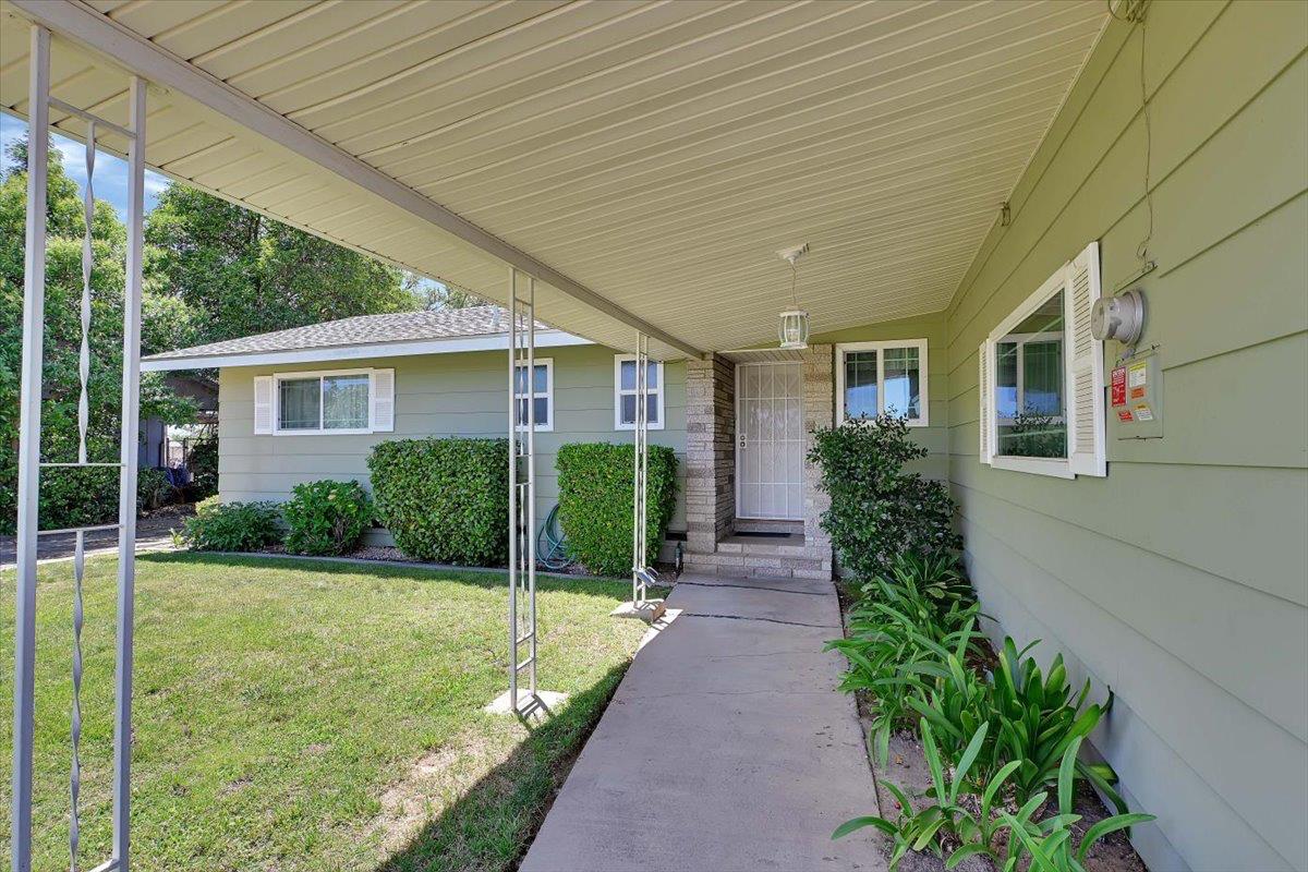 Detail Gallery Image 4 of 33 For 2410 N Township Rd, Yuba City,  CA 95993 - 3 Beds | 2 Baths