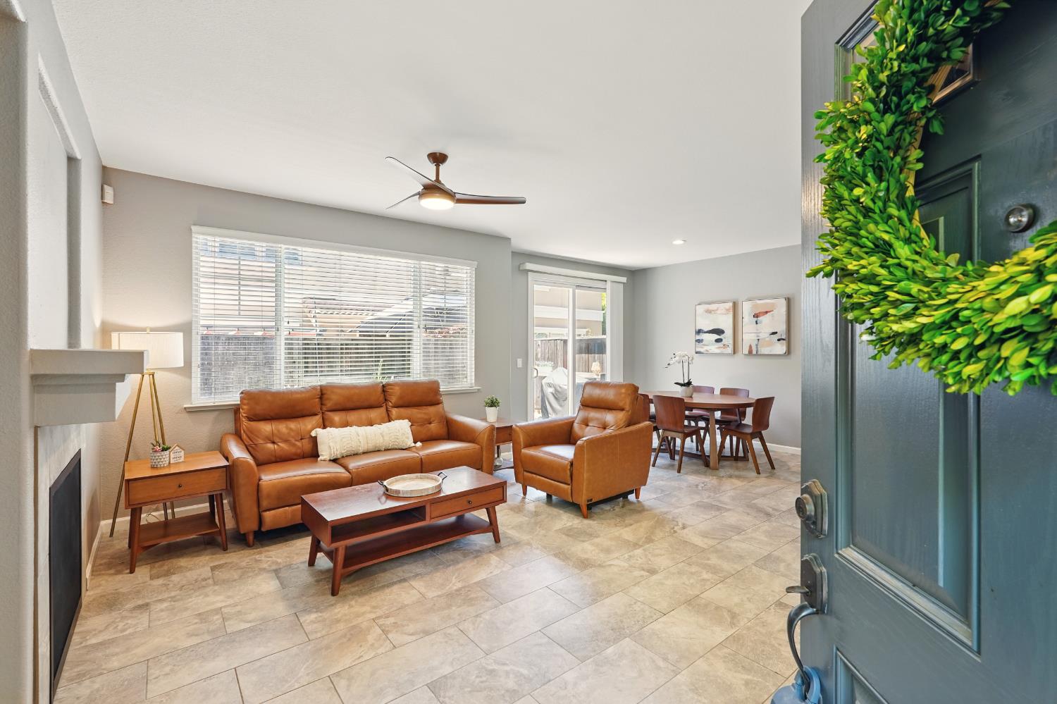 Detail Gallery Image 3 of 34 For 1600 Kentucky Way, Rocklin,  CA 95765 - 2 Beds | 2/1 Baths