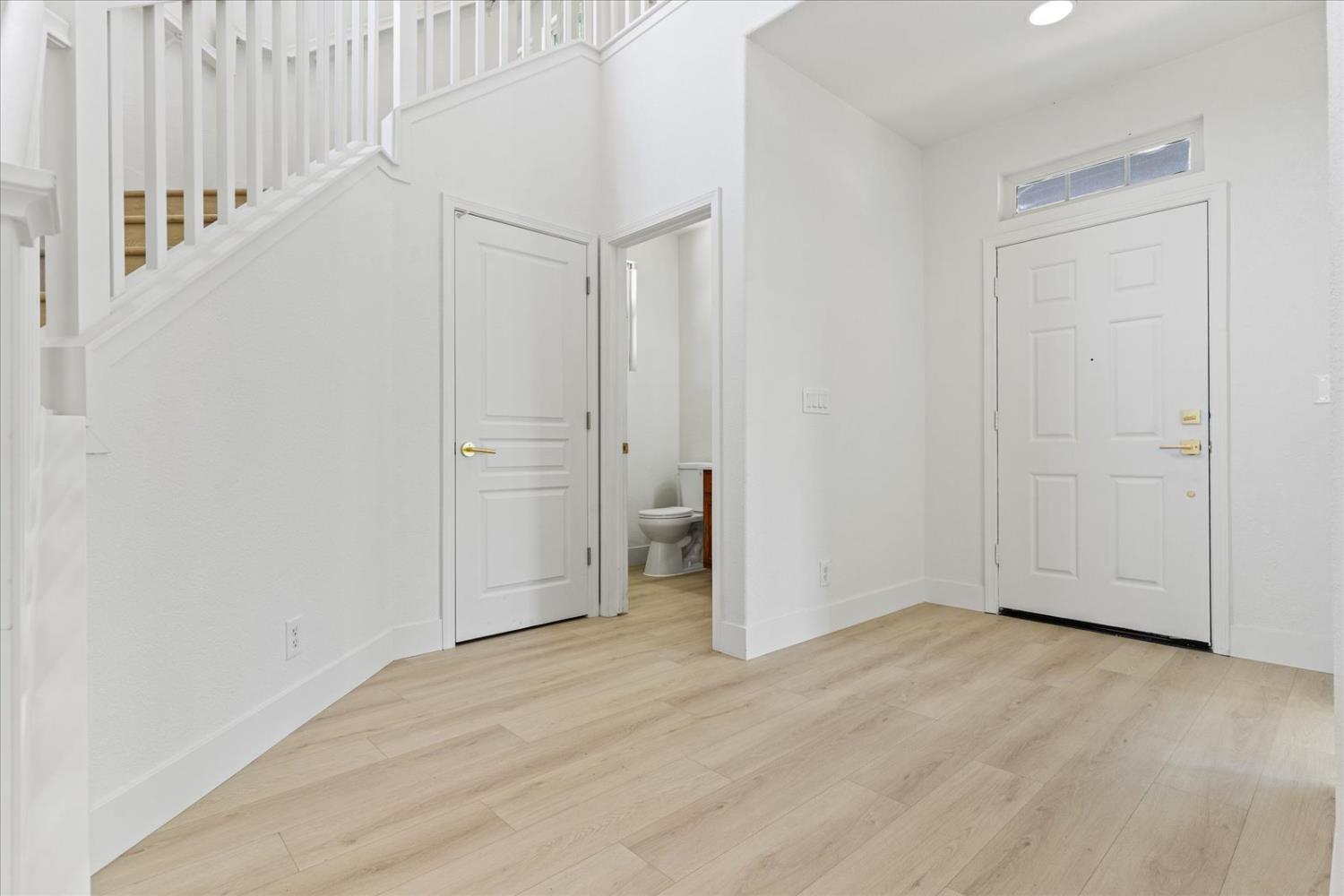 Detail Gallery Image 6 of 63 For 156 Bristol Way, Yuba City,  CA 95993 - 5 Beds | 2/1 Baths