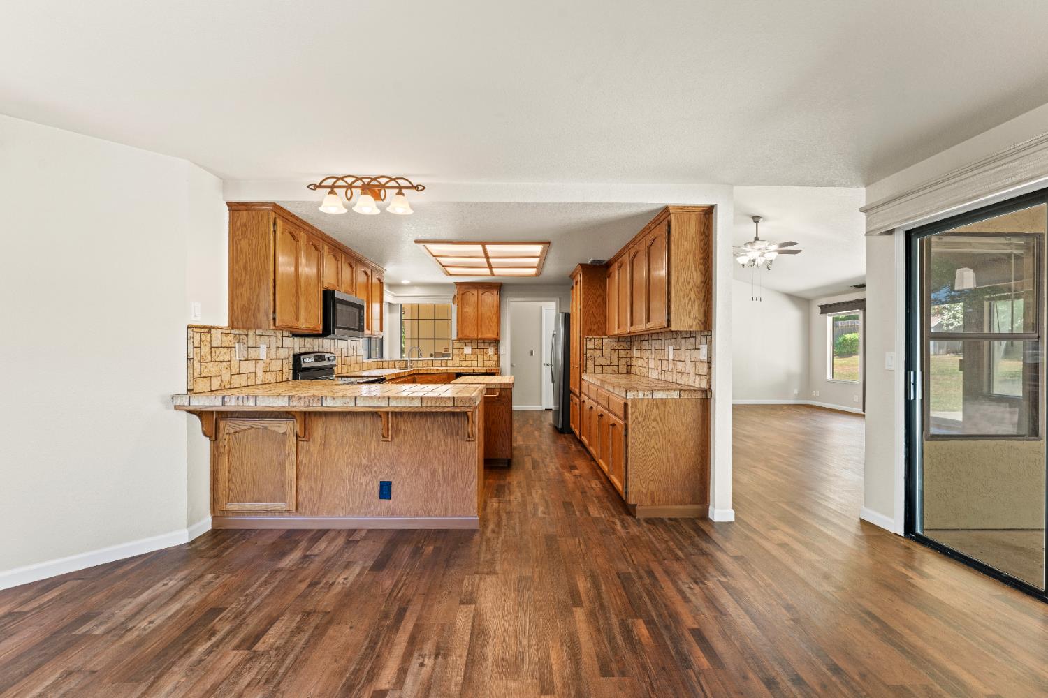 Detail Gallery Image 12 of 41 For 241 Randall Dr, Folsom,  CA 95630 - 3 Beds | 2 Baths