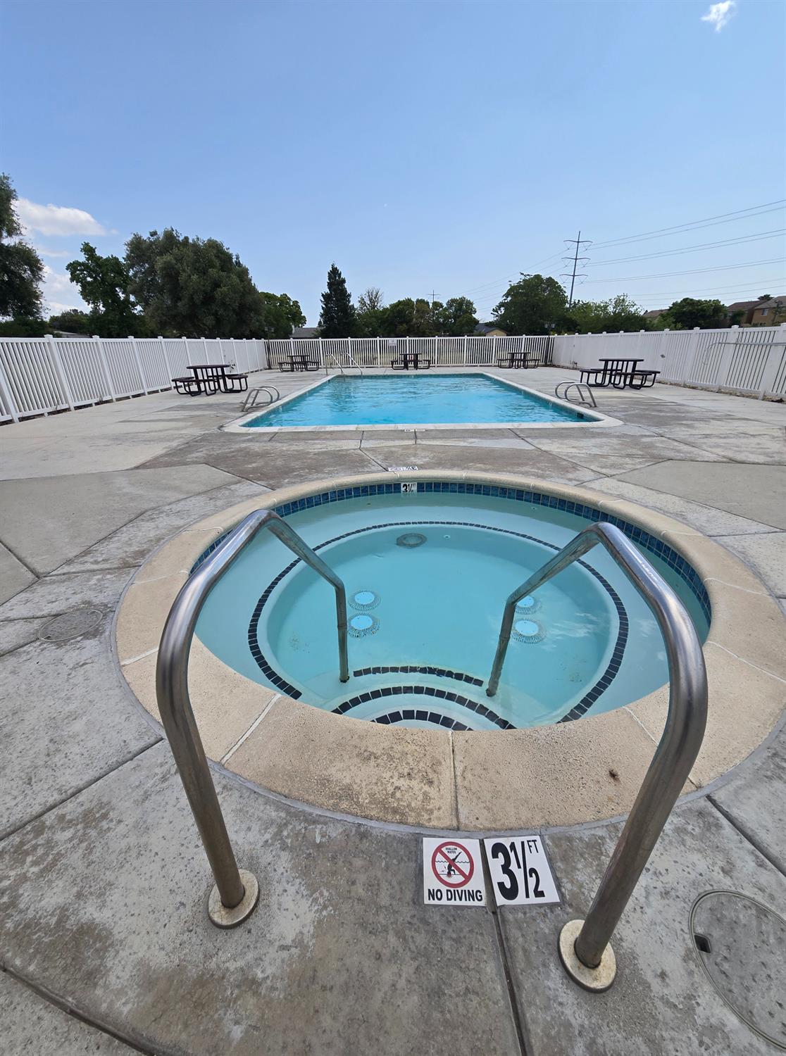 Detail Gallery Image 39 of 43 For 94 Bentley Ave, Sacramento,  CA 95823 - 3 Beds | 2 Baths