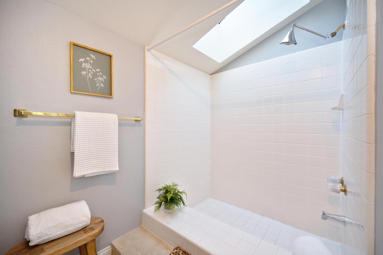 Detail Gallery Image 22 of 31 For 11415 Gold Country Blvd, Gold River,  CA 95670 - 3 Beds | 2/1 Baths