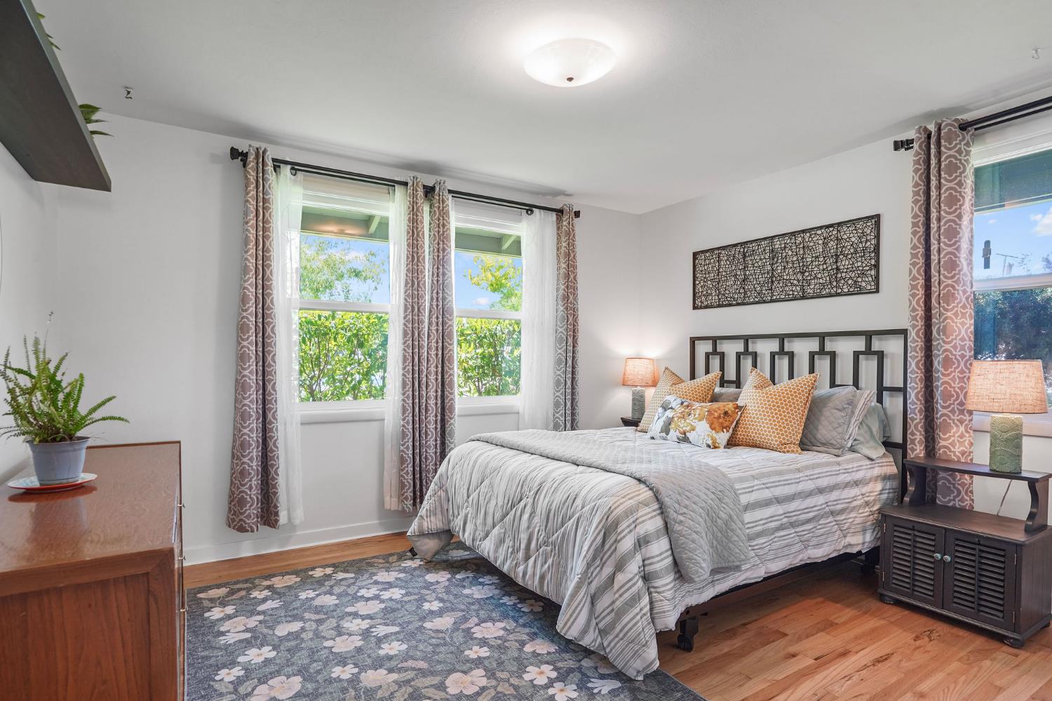 Detail Gallery Image 17 of 28 For 2110 Cascade Rd, Sacramento,  CA 95864 - 3 Beds | 2 Baths