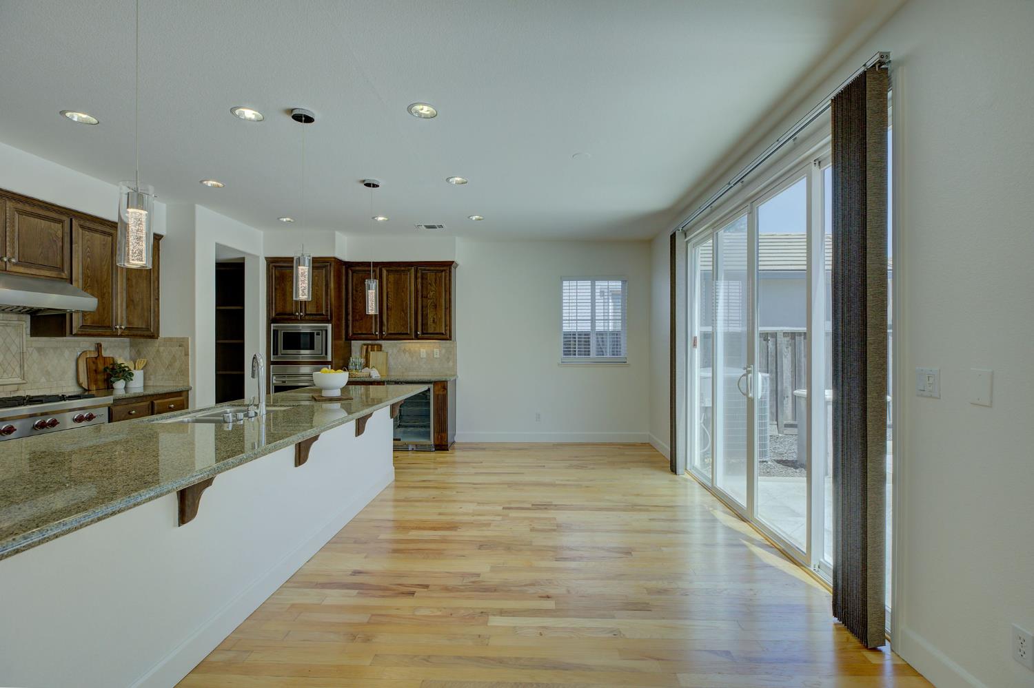 Detail Gallery Image 14 of 43 For 2229 Eastwood Dr, Roseville,  CA 95747 - 4 Beds | 3 Baths